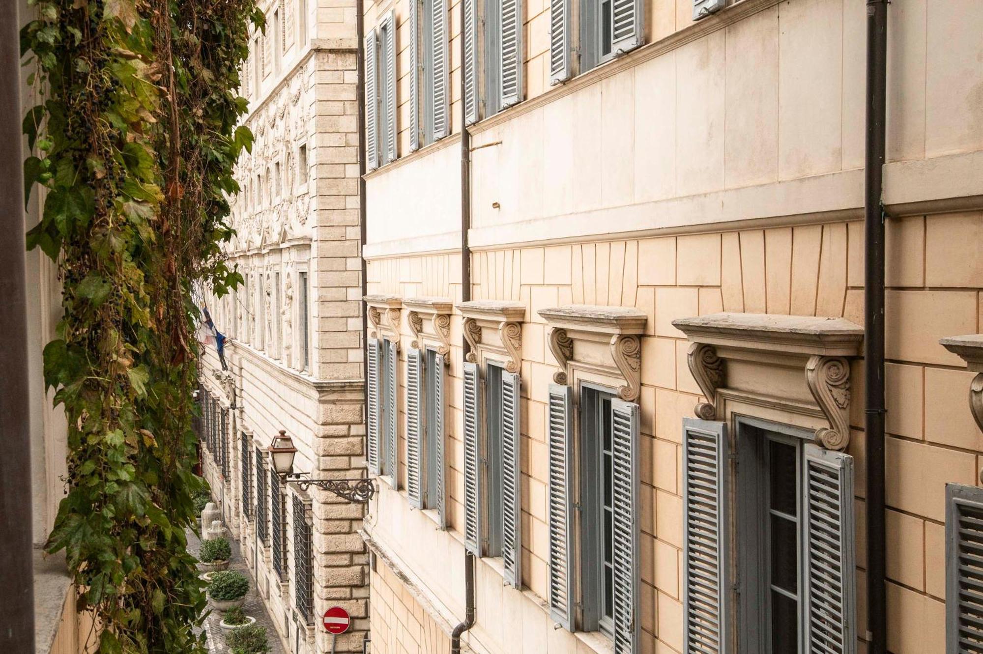 Suites Campo De' Fiori - Zen18-19-20, Rome